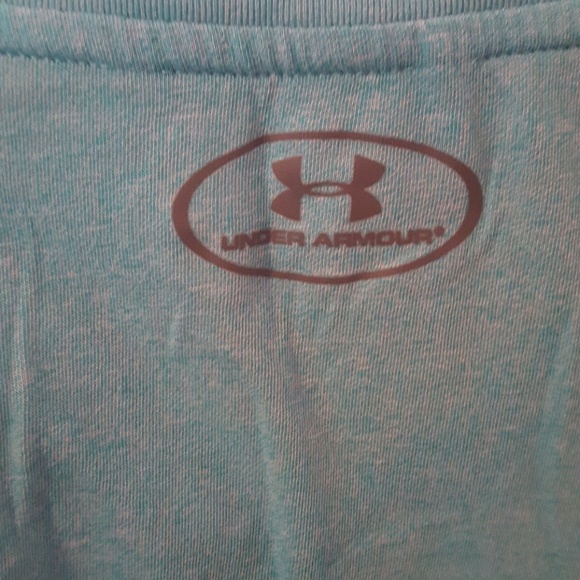 V neck - Picture 2 of 3